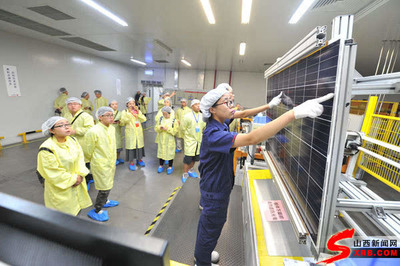 全國網(wǎng)媒記者走進晉能清潔能源，探訪光伏電池開發(fā)之“奧秘”